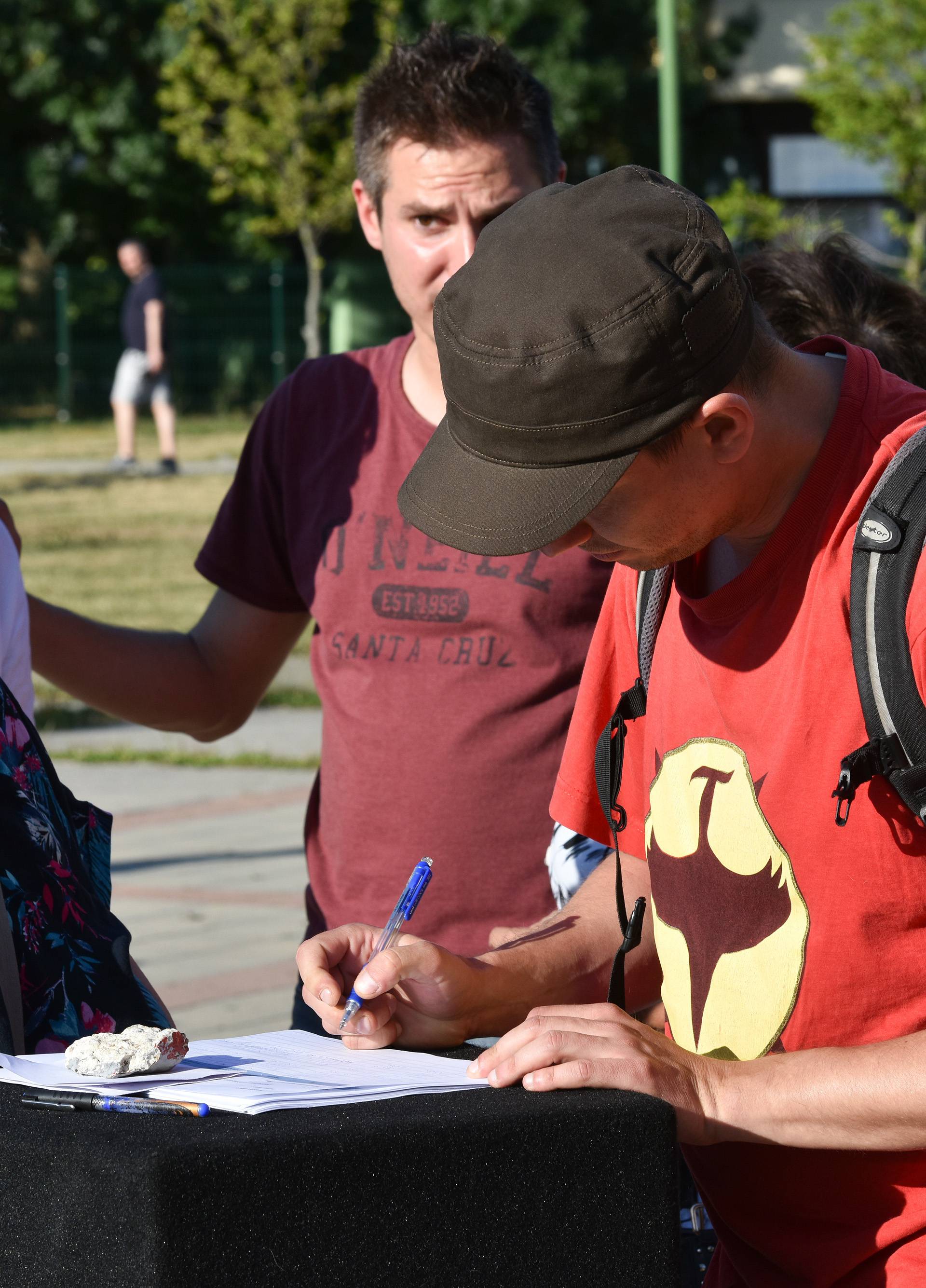 Građani protiv ograde u parku u Travnom: Bez žice za klince!