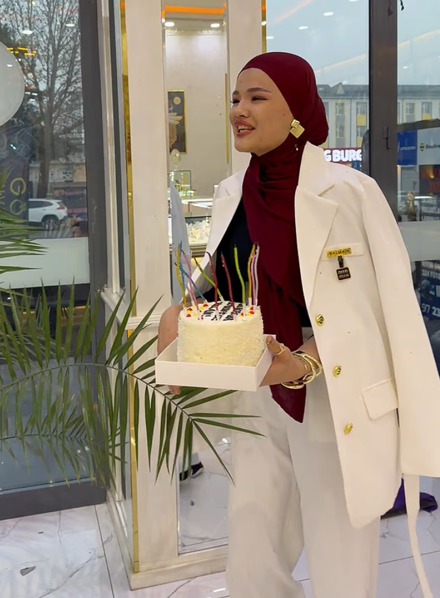 VIDEO Širi se snimka: Baloni zbog prskalica 'eksplodirali' slavljenici u lice. Evo reakcije