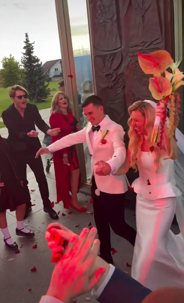 Kakav spektakl! Zvijezda serije 'San snova' i supruga 'zapalili' binu, a Hajduk bio šlag na torti