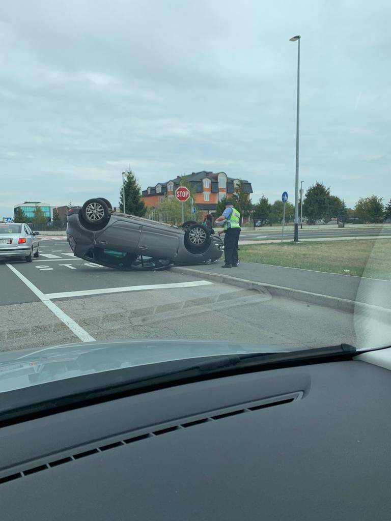 Sudar u Velikoj Gorici, jedan automobil je zavrio na krovu