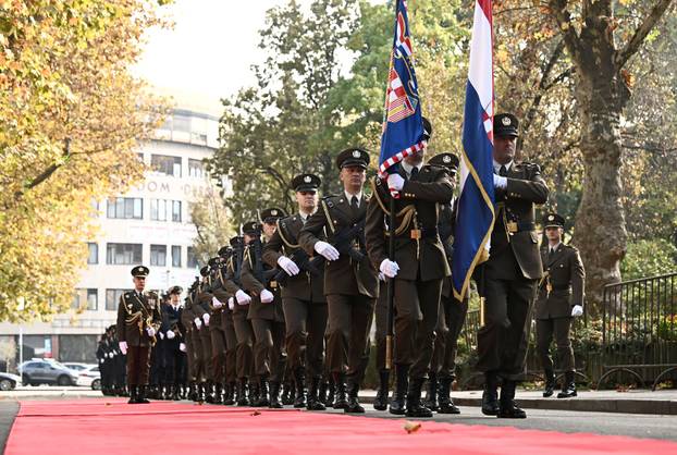 Zagreb: Zoran Milanović stigao na sastanak s načelnikom Glavnog stožera OSRH i suradnicima 