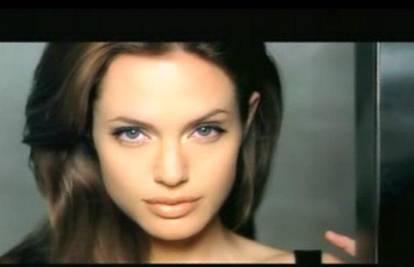 Angelina Jolie u reklami za Shiseido maskaru