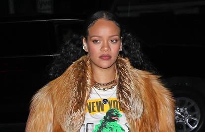 Rihanna je razbjesnila fanove novom fotkom: 'Curo, ja sam ateist, i meni je ovo previše...'