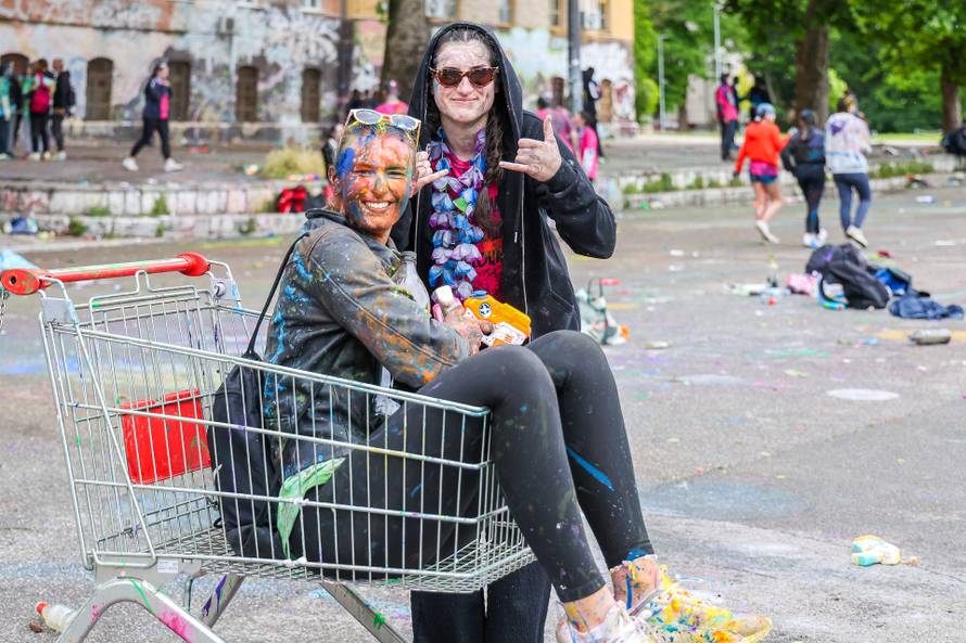 Pulski srednjoškolci slave kraj škole