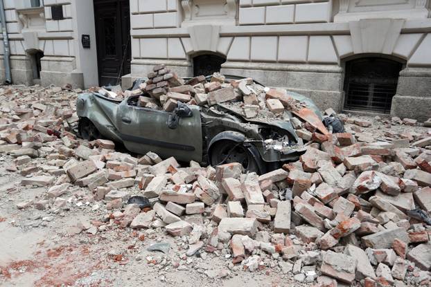 Zagreb: U centru grada uništeni automobili 