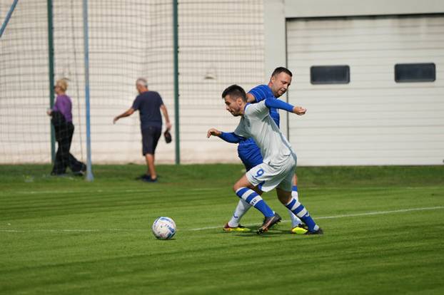 FOTO Legende Dinama ponovno u kopačkama: Boban, Zajec, Marić... zaigrali na izborni dan!