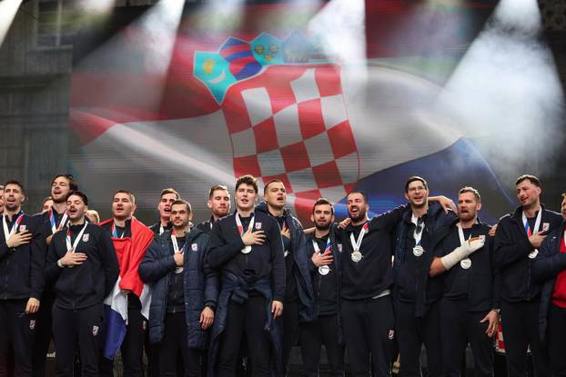 Zagreb: Hrvatska rukometna reprezentacija stigla na svečani doček na Trgu bana Josipa Jelačića