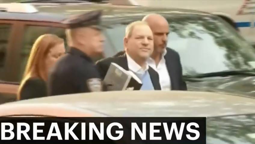Predao se policiji sa smješkom: Weinstein optužen za silovanje