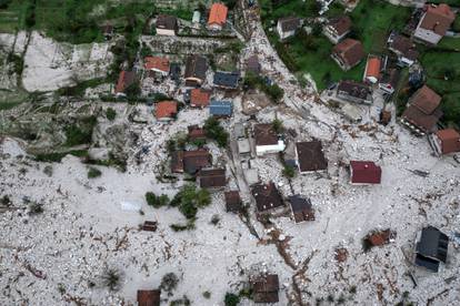 FOTO Jablanica, dan poslije: Ovo su prizori užasa iz zraka, kamenje je zatrpalo kuće