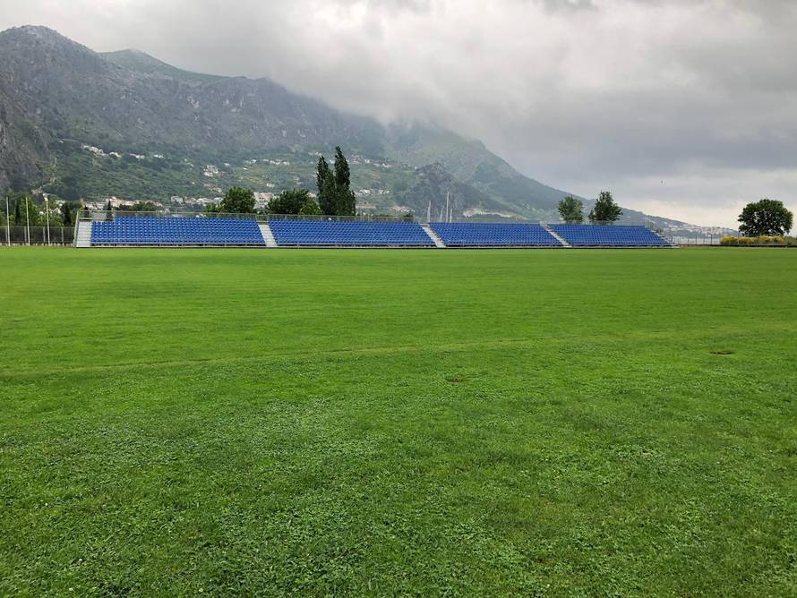 Kiša potopila Omiš, ali svi su otišli po kartu za utakmicu...