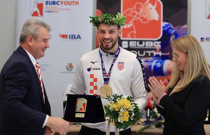 Veočić uz Parlova i Hrgovića, a Osijek i Zadar dobili su prve europske boksačke medalje!