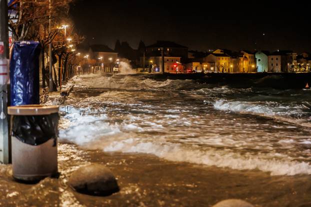 Kaštela: Olujno jugo i plima opet potopili Donja Kaštela