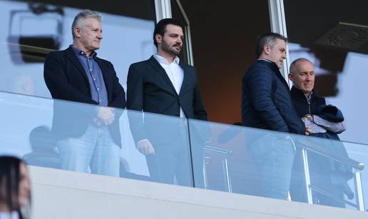 FOTO Davor &Scaron;uker pojavio se u javnosti nakon dugo vremena! Evo tko mu je bio u dru&scaron;tvu