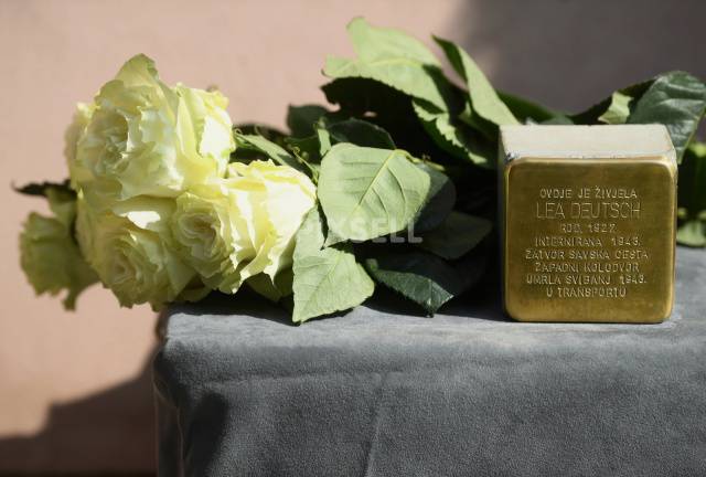 Lea Deutsch prva dobila svoju posvećenu pločicu  kao spomen na žrtve Holokausta
