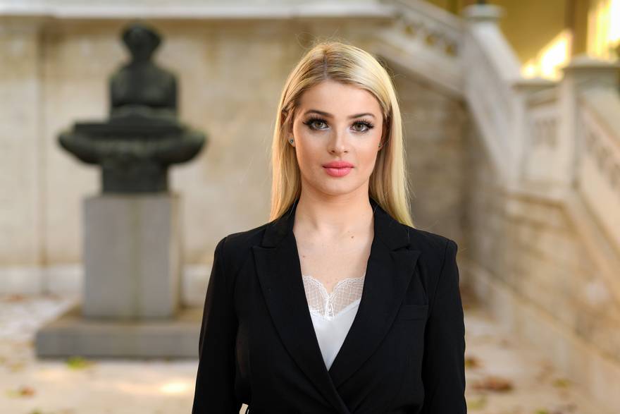 Pobijedila je predrasude: Marina (19) iz romskog naselja Orehovica vojnikinja je i studira pravo