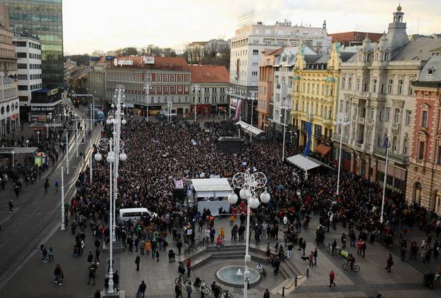 Tisuće na prosvjedu protiv Bandića u Zagrebu