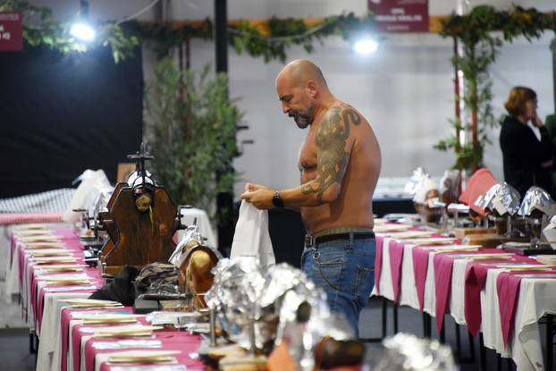 Tinjan: U Tinjanu "napad" na Guinnessov rekord rezanjem pršuta