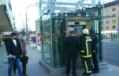 Na novouređenom Kvatriću troje ljudi zaglavilo u liftu