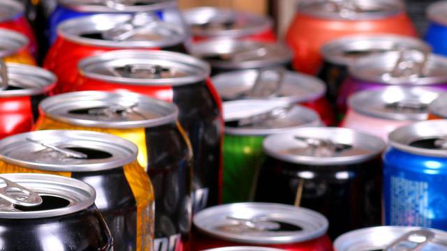 Mladi neumjereno konzumiraju energetska pića! HZJZ upozorio: 'Mogu izazvati brojne tegobe'