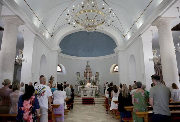 Vela Luka: U crkvi sv. Josipa održana je misa zadušnica za Olivera Dragojevića