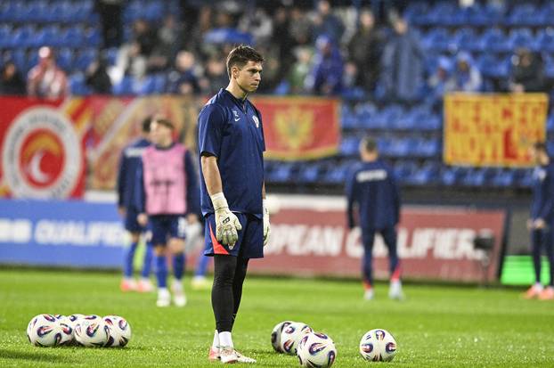 Podgorica: Zagrijavanje igrača prije početka utakmice Crna Gora - Hrvatska