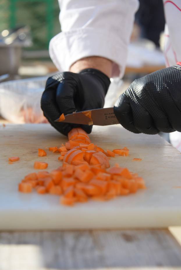 Pula: Građanima podijeljeno 350 porcija njoka s divljači 