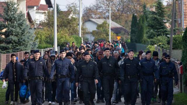 Austrija širi žicu na granicama, hrvatska policija u pripravnosti