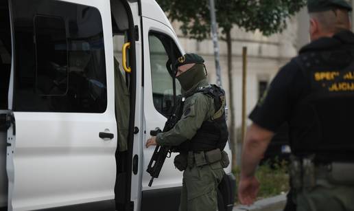 FOTO Specijalci s dugim cijevima doveli su dvoje osumnjičenih za ubojstvo para na sud u Zagrebu