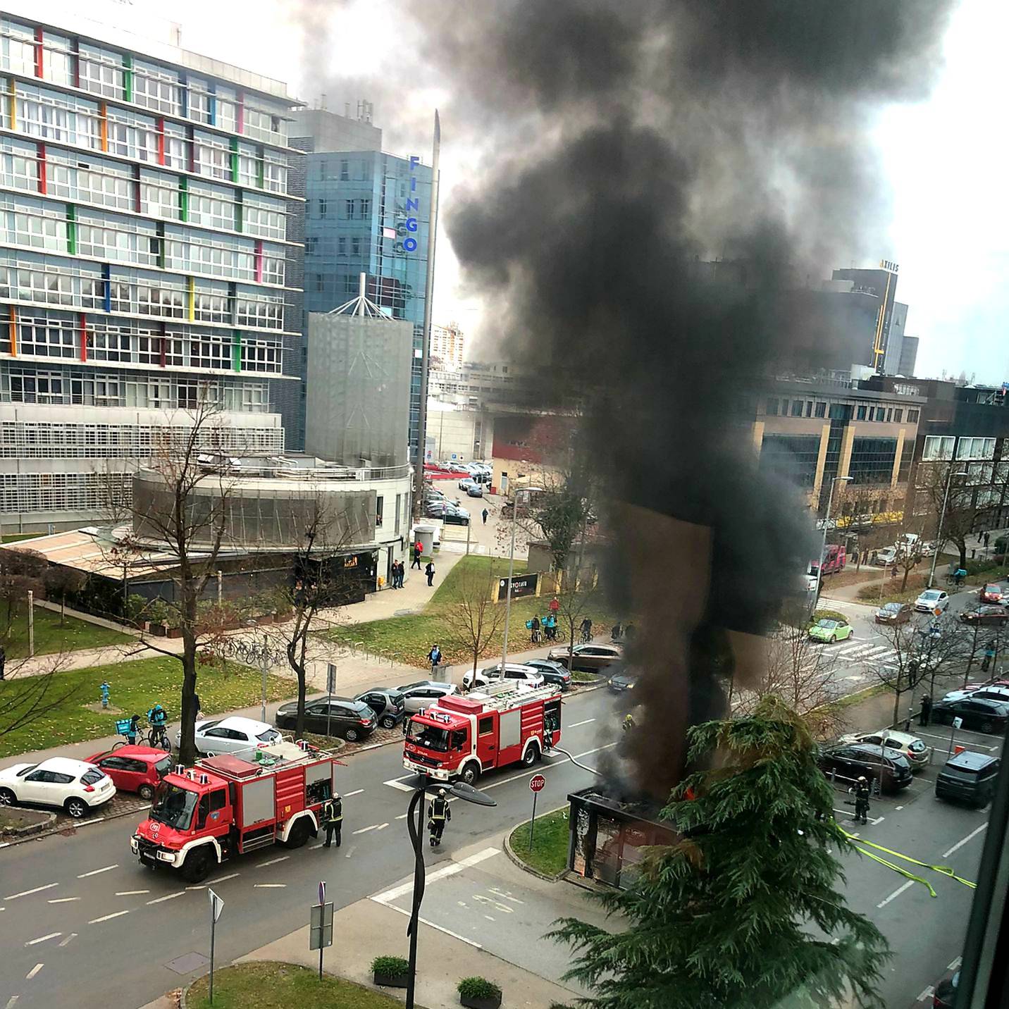 Gorjelo na Vukovarskoj: Zapalio se kontejner u smetlarniku, na teren  izašlo osam vatrogasaca