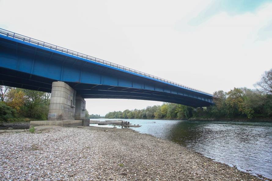 Zagreb: Zatvoren most Sava zbog puknuća dva čelična ležaja