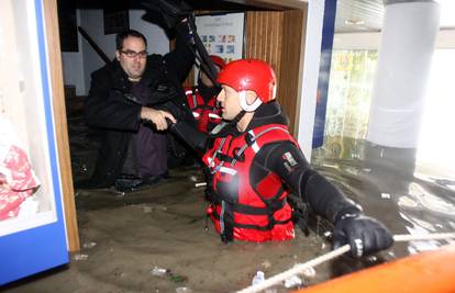 Zbog poplave evakuirali su 500 hodočasnika u Lourdesu