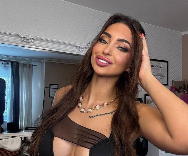 FOTO 'Savršena' Laura ima novi imidž: Pogledajte kako sada izgleda, fotkala se i bez šminke!