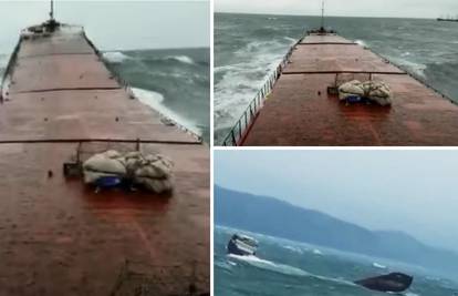 Pogledajte kako se prepolovio brod: Kapetan priziva pomoć, šestorica mornara su poginula