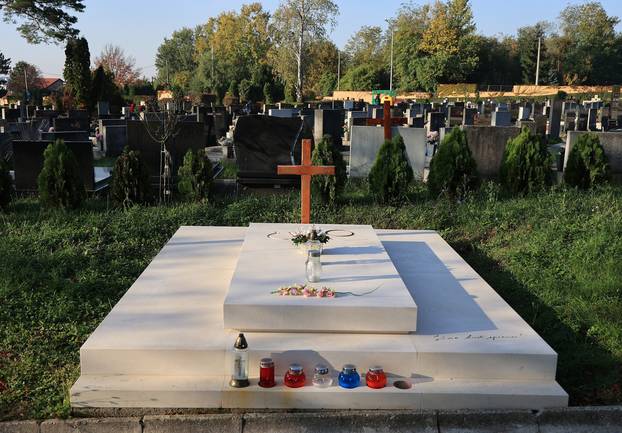 Zagreb: Na grob Miroslava Ćire Blaževića postavljen kamen s porukom "Sine, budi spreman"