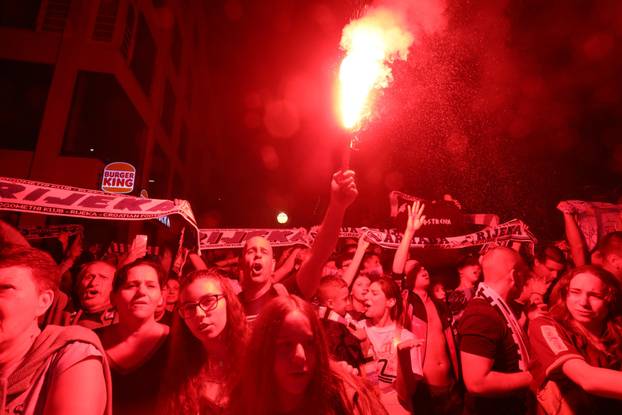 Rijeka: Navijači i Igrači Rijeke na Korzu slave osvajanje Hrvatskog nogometnog kupa