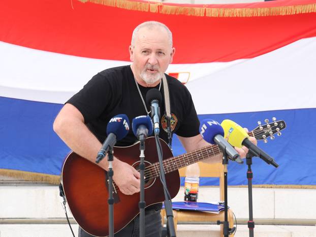 Šibenik:Odrzan je 'Prosvjedni skup protiv financiranja FALIŠ-a i svih ostalih protuhrvatskih dogaðanja'