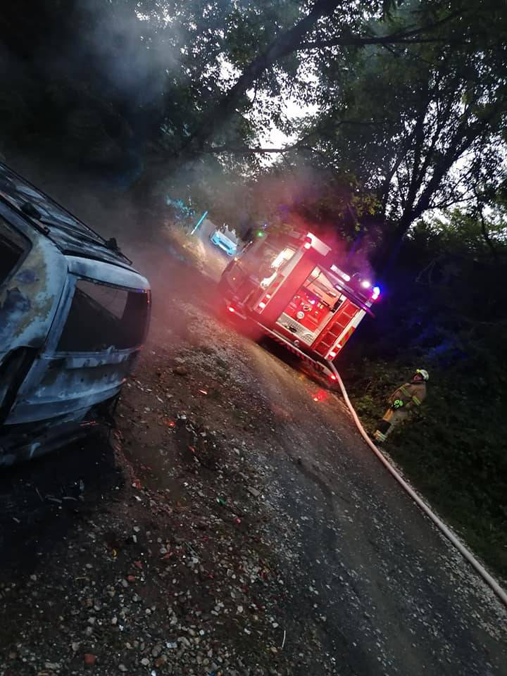 Bizarna akcija vatrogasaca kod Ludbrega: Zapalio automobile kako bi iz njih istjerao žohare