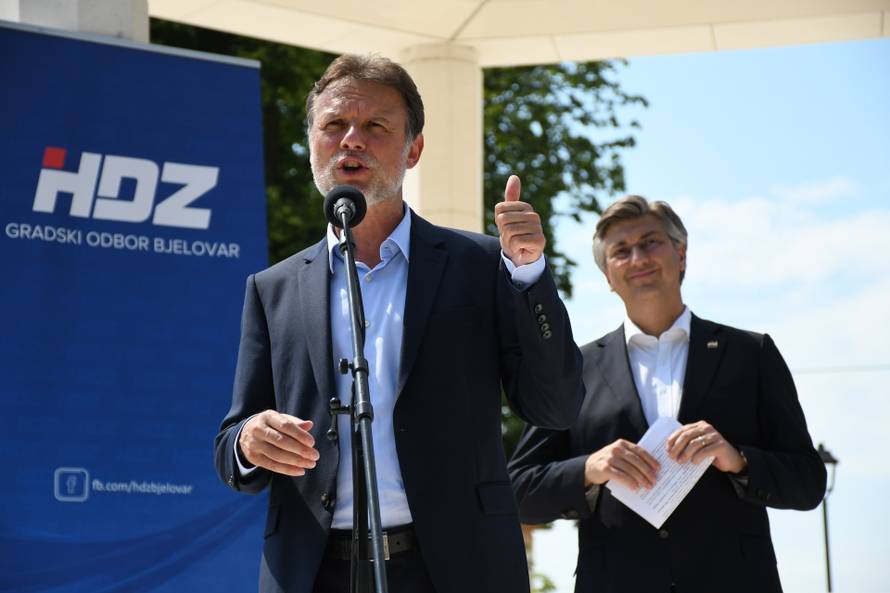 Plenković u Bjelovaru izbjegavao svaki fizički kontakt