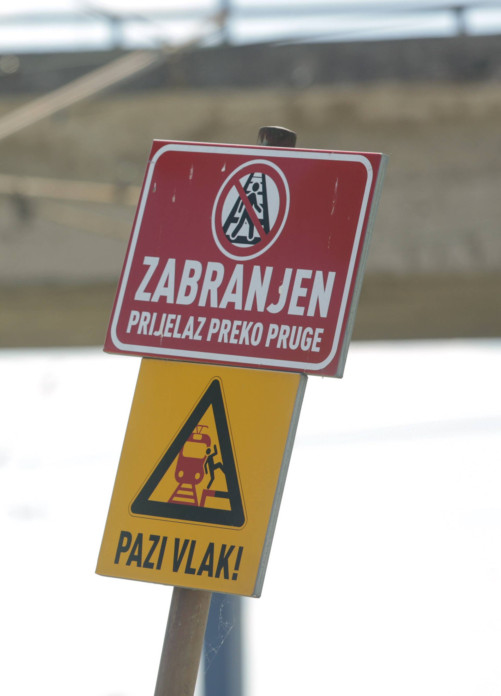 Strava u Zagrebu: Na vagon se popelo dijete, udarila ga struja