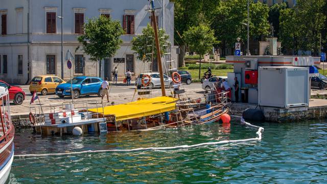 Pula: Brod potonuo pred lučkom kapetanijom