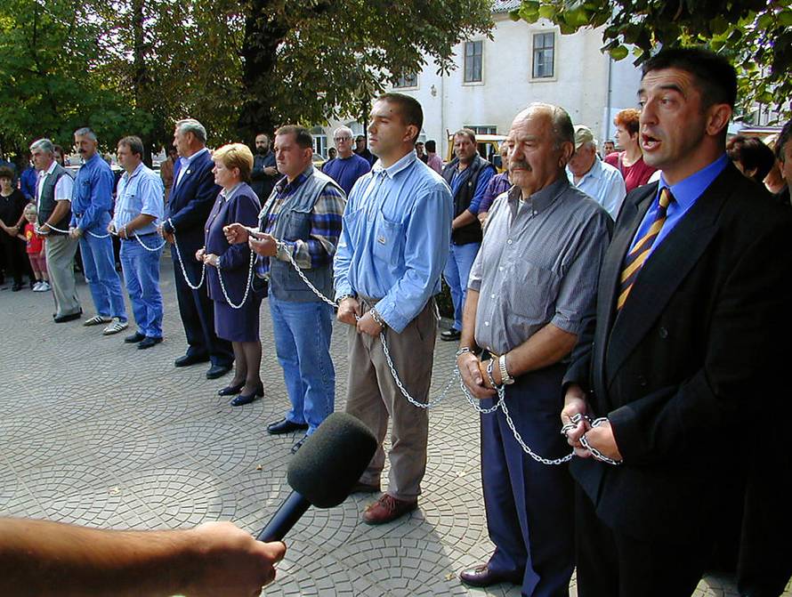 Pisao podršku Račanu, a zbog Mirka Norca se vezao lancima