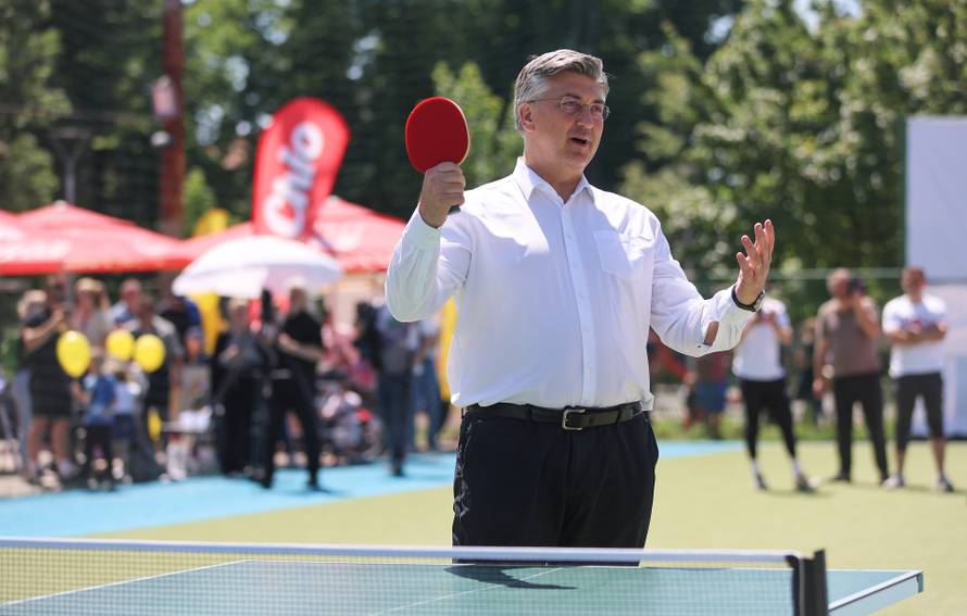 Zagreb: Premijer Plenković zaigrao stolni tenis na Deflimpijskom danu 