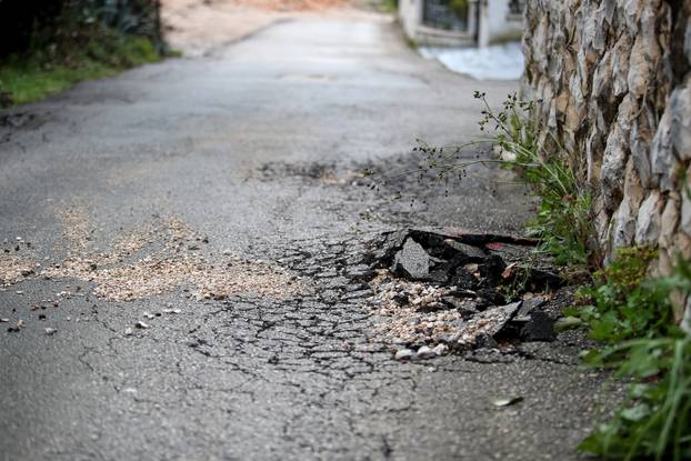 Kozino: Oštećen prilazni put koji vodi do luksuznih vila u vlasništvu Luke Modrića 