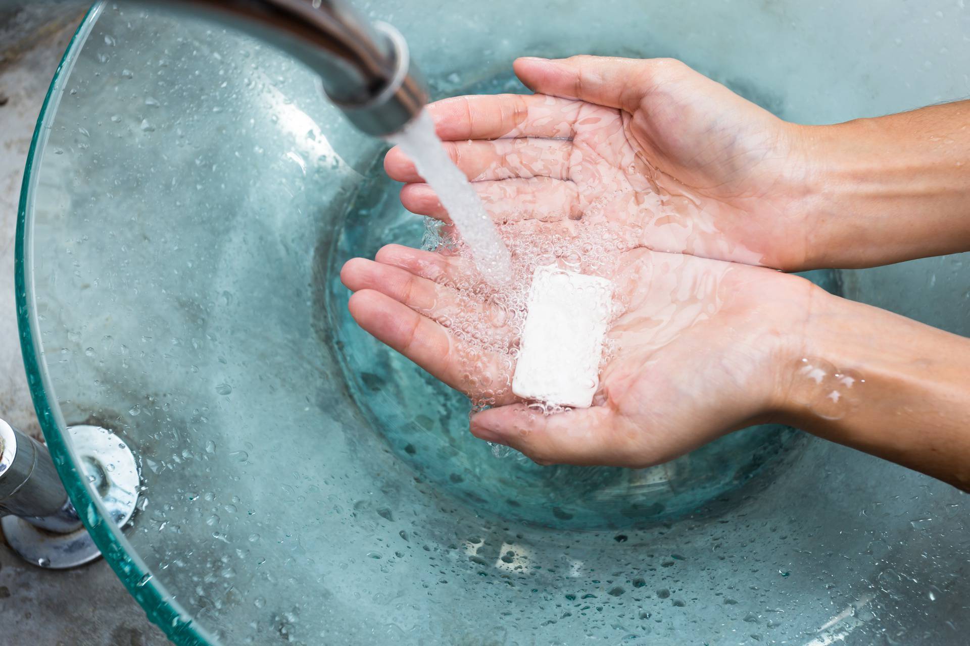 Što nas bolje štiti od virusa: dezinficijensi ili sapun i voda?