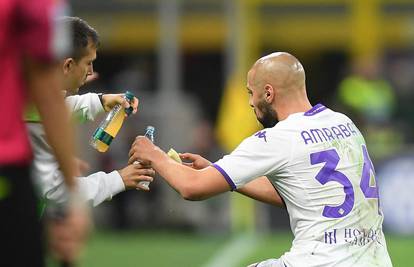 VIDEO Nogometaš Fiorentine je odglumio ozljedu kako bi mu suigrač mogao prekinuti post
