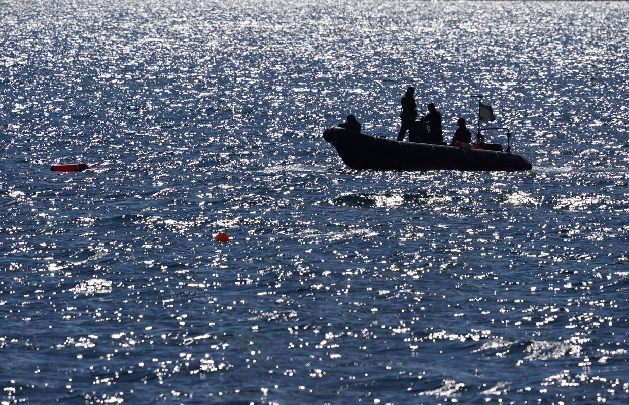 Sigurnosne kamere otkrile su migrante na brodu, kapetan tražio pomoć: 'Imaju noževe'
