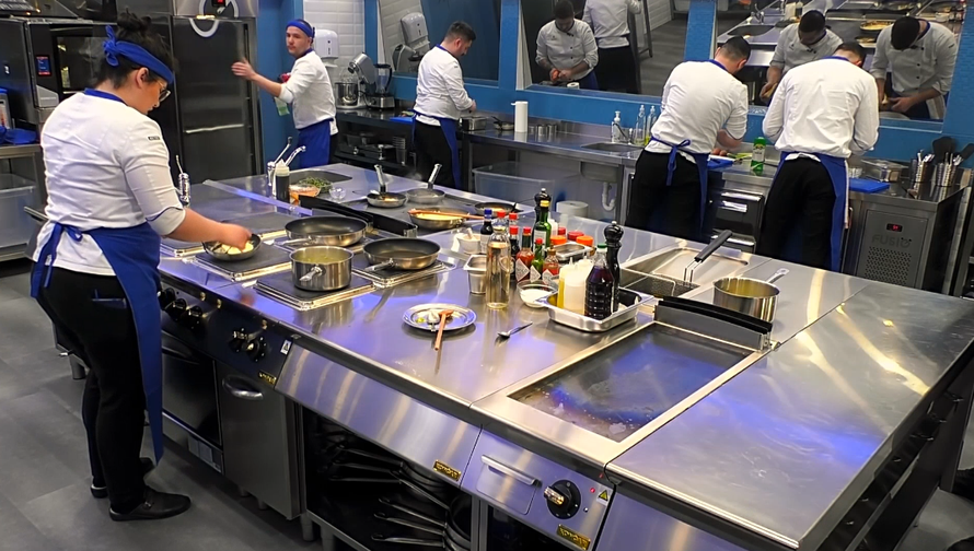 Plavi ostavili crvene bez ijednog osvojenog boda u izazovu, a Vehid je prvi dobio crnu pregaču