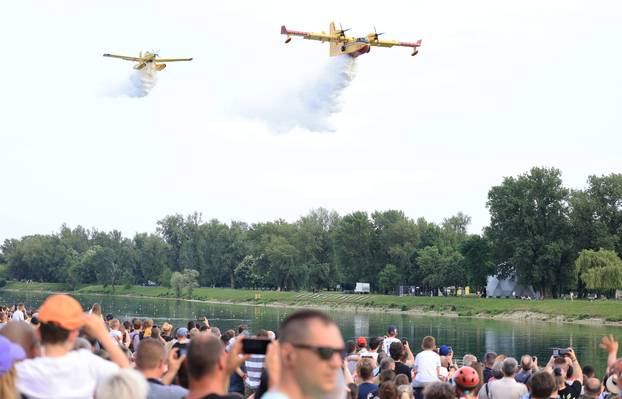 Zagreb: Dan državnosti obilježen pokaznim vježbama Hrvatske vojske i policije te prigodnim letačkim programom