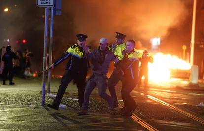 'Prosvjednici su porazbijali pola Dublina, a najavljuju se veliki neredi i tijekom vikenda...'