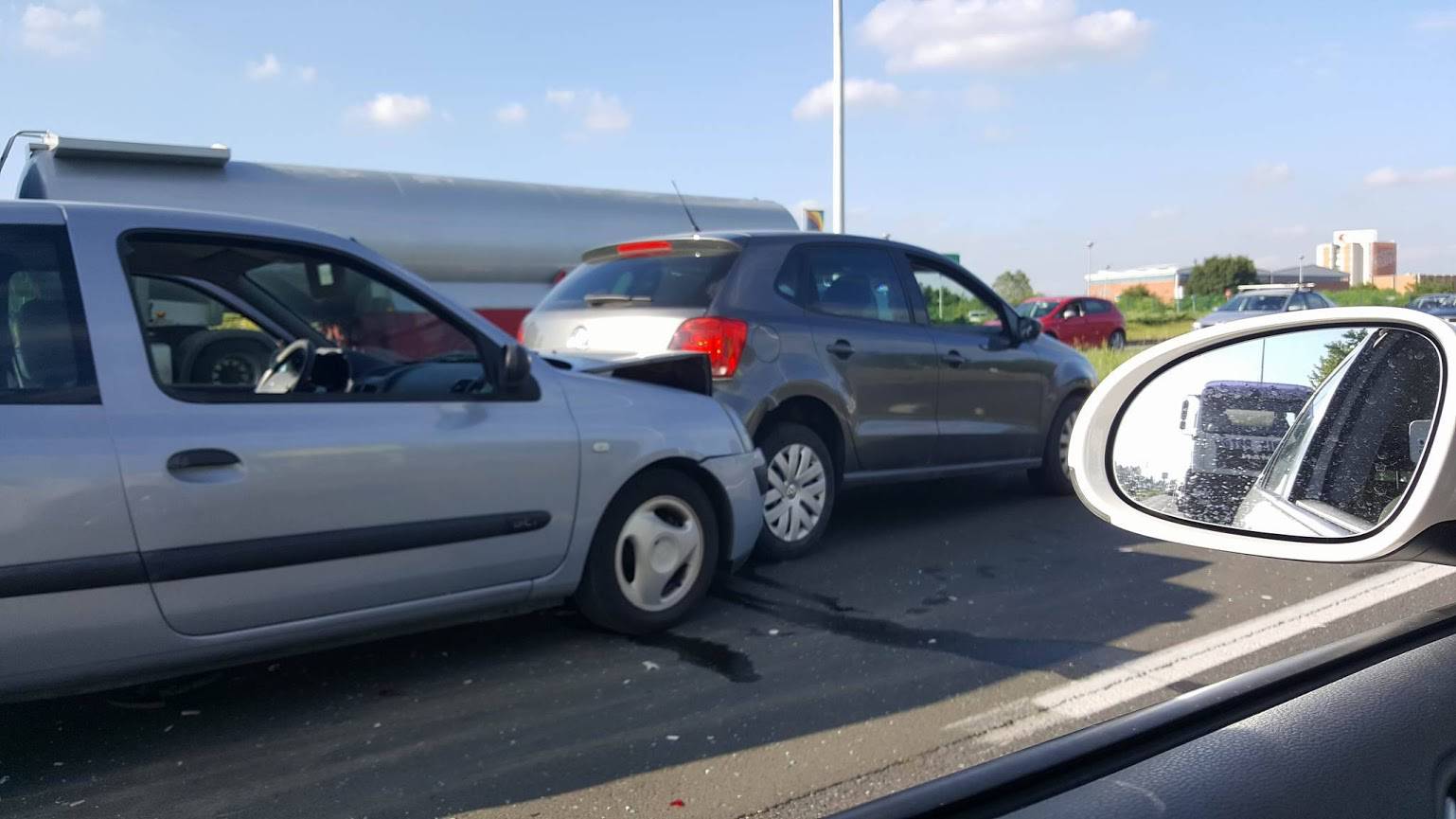 Dvije osobe ozlijeđene u sudaru tri auta kod Slavonske avenije